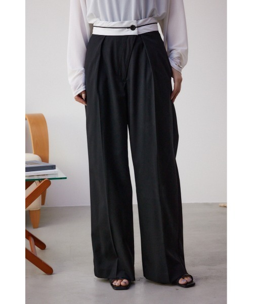 AZUL by moussy（アズールバイマウジー）の「オーバーラップトラウザーパンツ（その他パンツ・レディース・アイボリー/ブラック・SMALL/MEDIUM）」の2枚目の写真