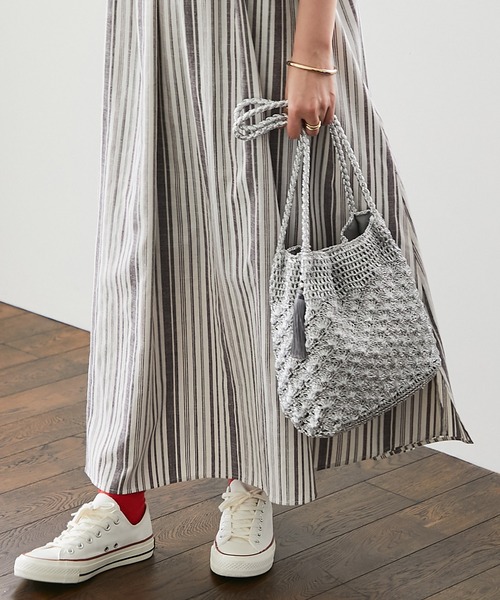 un dix cors（アンディコール）の「メタリック柄編みロングハンドルトートバッグ（トートバッグ・レディース・ゴールド/シルバー・FREE）」の2枚目の写真