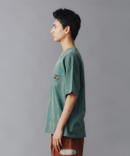 大人気 XLARGE ALLOVER PRINTED S/S POCKET TEE ディテール◎ XLARGE（エクストララージ）の「ALLOVER PRINTED S/S POCKET TEE