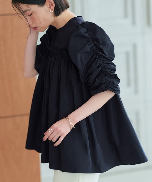RUIRUE BOUTIQUE(ルイルエブティック)の「洗える | 選べるデザイン異素材フリルカットソー(Bタイプ/ギャザー) | 半袖 ギャザースリーブ クルーネック トップス 体型カバー オフィスカジュアル 通勤服 華やか フリル カットソー(Tシャツ/カットソー・レディース・ブラック/ホワイト/ダークネイビー・3L/LL/L/M/S)」の15枚目の写真