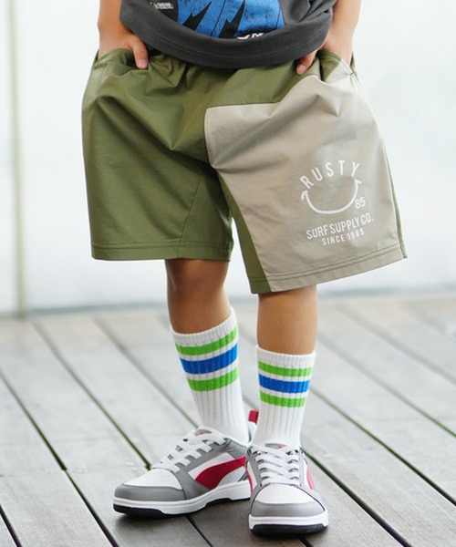RUSTY(ラスティ)の「RUSTY/ラスティー キッズ ショーツ ハーフパンツ ニコちゃんマーク 964403(その他パンツ・キッズ・ブラック/カーキ・130cm/140cm/150cm/160cm)」の1枚目の写真