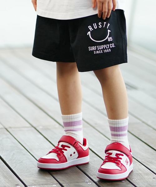 RUSTY(ラスティ)の「RUSTY/ラスティー キッズ ショーツ ハーフパンツ ニコちゃんマーク 964403(その他パンツ・キッズ・ブラック/カーキ・130cm/140cm/150cm/160cm)」の2枚目の写真