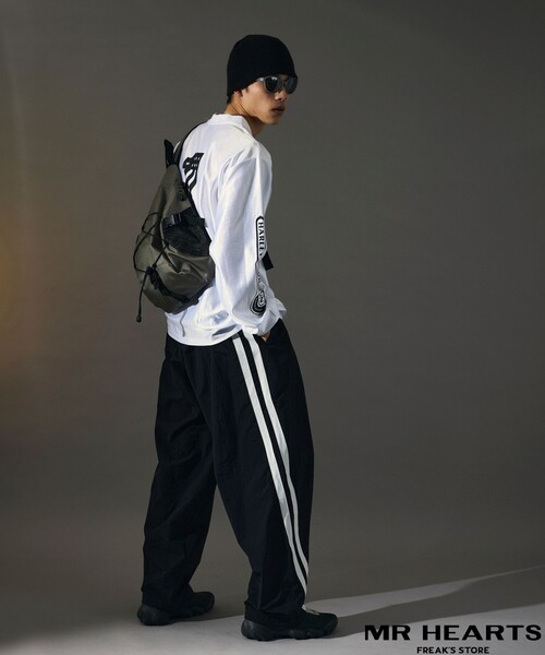 FREAK'S STORE(フリークスストア)の「限定展開 MR HEARTS/ミスターハーツ WIDE SILHOUETTE SIDE LINE NYLON CURVED PANTS(その他パンツ・メンズ・ネイビー/ブラック/チャコールグレー・SMALL/MEDIUM/LARGE)」の14枚目の写真