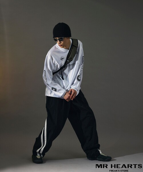 FREAK'S STORE(フリークスストア)の「限定展開 MR HEARTS/ミスターハーツ WIDE SILHOUETTE SIDE LINE NYLON CURVED PANTS(その他パンツ・メンズ・ネイビー/ブラック/チャコールグレー・SMALL/MEDIUM/LARGE)」の16枚目の写真