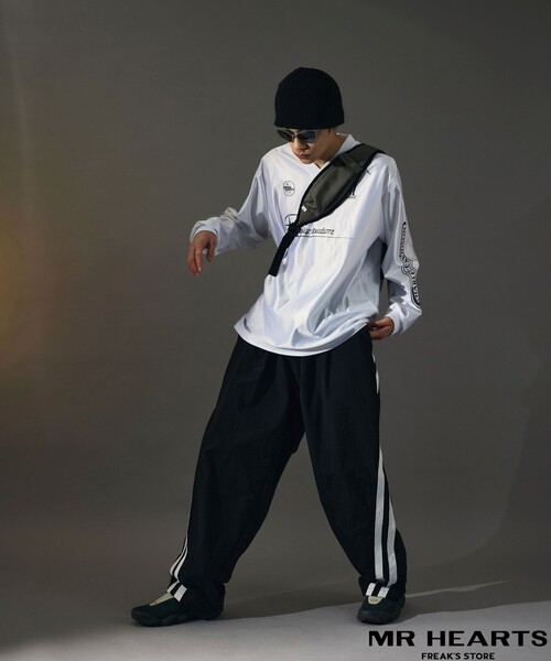 FREAK'S STORE(フリークスストア)の「限定展開 MR HEARTS/ミスターハーツ WIDE SILHOUETTE SIDE LINE NYLON CURVED PANTS(その他パンツ・メンズ・ネイビー/ブラック/チャコールグレー・SMALL/MEDIUM/LARGE)」の17枚目の写真