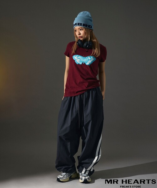 FREAK'S STORE(フリークスストア)の「限定展開 MR HEARTS/ミスターハーツ WIDE SILHOUETTE SIDE LINE NYLON CURVED PANTS(その他パンツ・メンズ・ネイビー/ブラック/チャコールグレー・SMALL/MEDIUM/LARGE)」の4枚目の写真