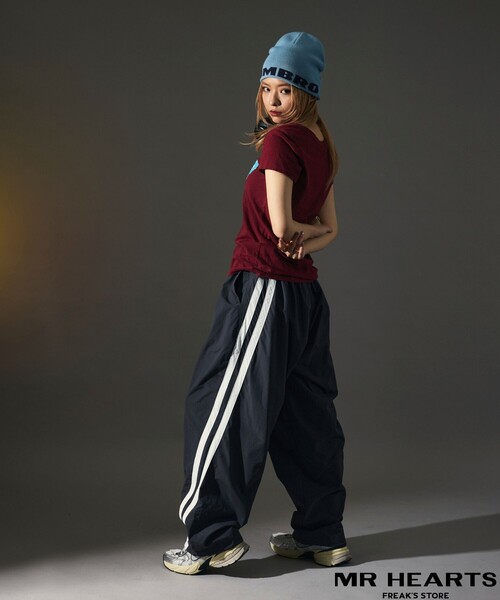 FREAK'S STORE(フリークスストア)の「限定展開 MR HEARTS/ミスターハーツ WIDE SILHOUETTE SIDE LINE NYLON CURVED PANTS(その他パンツ・メンズ・ネイビー/ブラック/チャコールグレー・SMALL/MEDIUM/LARGE)」の6枚目の写真