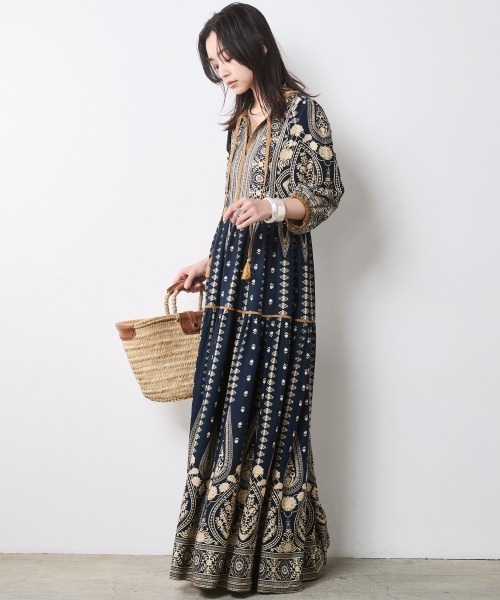 CHIC STYLE(シックスタイル)の「エスニックパネルプリントマキシワンピース <大きいサイズ有>シックスタイル(ワンピース・レディース・ホワイト系/ブラック系/ネイビー系/ブルー系/ターコイズブルー系/グリーン系その他/ブラック系その他/ブラウン系その他・L/M/5L/4L/3L/LL)」の21枚目の写真