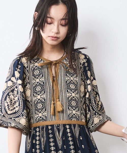 CHIC STYLE(シックスタイル)の「エスニックパネルプリントマキシワンピース <大きいサイズ有>シックスタイル(ワンピース・レディース・ホワイト系/ブラック系/ネイビー系/ブルー系/ターコイズブルー系/グリーン系その他/ブラック系その他/ブラウン系その他・L/M/5L/4L/3L/LL)」の11枚目の写真