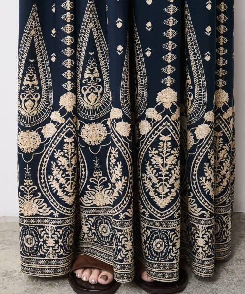 CHIC STYLE(シックスタイル)の「エスニックパネルプリントマキシワンピース <大きいサイズ有>シックスタイル(ワンピース・レディース・ホワイト系/ブラック系/ネイビー系/ブルー系/ターコイズブルー系/グリーン系その他/ブラック系その他/ブラウン系その他・L/M/5L/4L/3L/LL)」の19枚目の写真