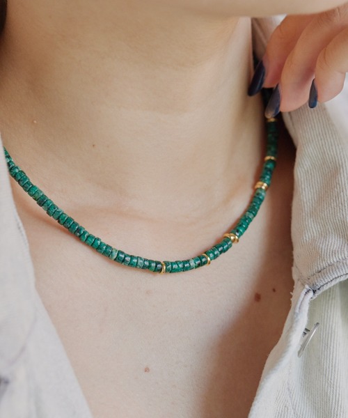 ear PAPILLONNER（イアパピヨネ）の「《ハウライト》ポイントヒシビーズネックレス（ネックレス・レディース・スカイブルー/ホワイト/ブラック/ダークグリーン・FREE）」の4枚目の写真