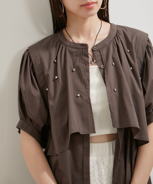 VIS(ビス)の「【洗える】ラインストーンシャツチュニックブラウス(シャツ/ブラウス・レディース・ホワイト/ダークブラウン/サックスブルー・FREE)」の2枚目の写真