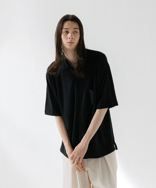 ADAM ET ROPE'(アダムエロペ)の「ミックスリネン スラブ 天竺 レギュラーカラー ショートスリーブシャツ / ロングシーズン着用可能(シャツ/ブラウス・メンズ・ブラック/グレー・L/M)」の2枚目の写真