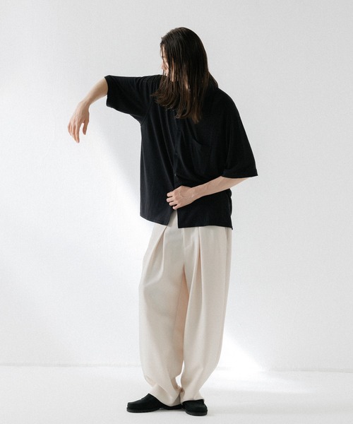 ADAM ET ROPE'(アダムエロペ)の「ミックスリネン スラブ 天竺 レギュラーカラー ショートスリーブシャツ / ロングシーズン着用可能(シャツ/ブラウス・メンズ・ブラック/グレー・L/M)」の15枚目の写真