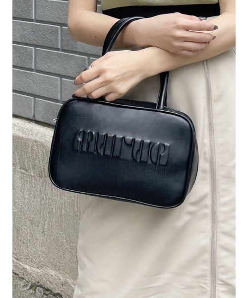 MURUA（ムルーア）の「フェイクレザーボストンバッグ（ボストンバッグ・レディース・キャメル/ブラック・FREE）」の2枚目の写真