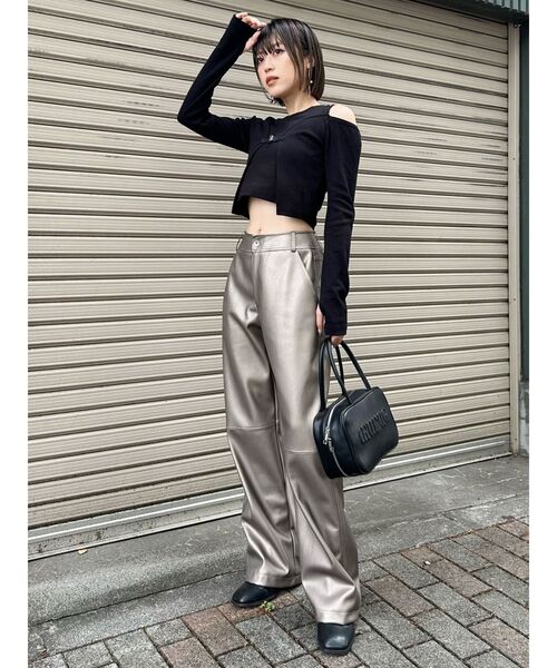 MURUA（ムルーア）の「フェイクレザーボストンバッグ（ボストンバッグ・レディース・キャメル/ブラック・FREE）」の8枚目の写真