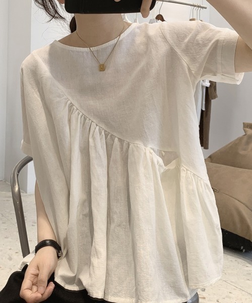 deux amour（ドゥーザムール）の「アシメギャザー半袖ブラウス（Tシャツ/カットソー・レディース・ブラック/グレー/アイボリー・FREE）」の2枚目の写真