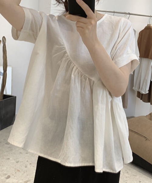 deux amour（ドゥーザムール）の「アシメギャザー半袖ブラウス（Tシャツ/カットソー・レディース・ブラック/グレー/アイボリー・FREE）」の4枚目の写真