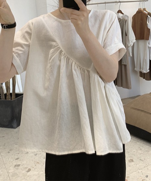 deux amour（ドゥーザムール）の「アシメギャザー半袖ブラウス（Tシャツ/カットソー・レディース・ブラック/グレー/アイボリー・FREE）」の6枚目の写真