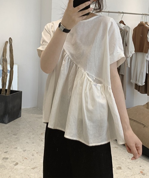 deux amour（ドゥーザムール）の「アシメギャザー半袖ブラウス（Tシャツ/カットソー・レディース・ブラック/グレー/アイボリー・FREE）」の7枚目の写真
