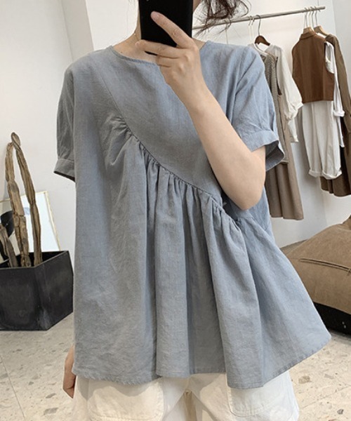 deux amour（ドゥーザムール）の「アシメギャザー半袖ブラウス（Tシャツ/カットソー・レディース・ブラック/グレー/アイボリー・FREE）」の8枚目の写真