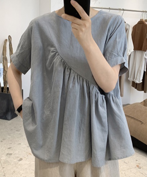 deux amour（ドゥーザムール）の「アシメギャザー半袖ブラウス（Tシャツ/カットソー・レディース・ブラック/グレー/アイボリー・FREE）」の10枚目の写真