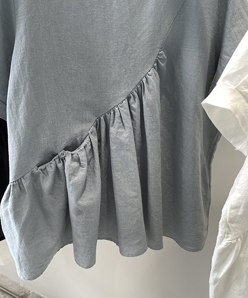 deux amour（ドゥーザムール）の「アシメギャザー半袖ブラウス（Tシャツ/カットソー・レディース・ブラック/グレー/アイボリー・FREE）」の14枚目の写真