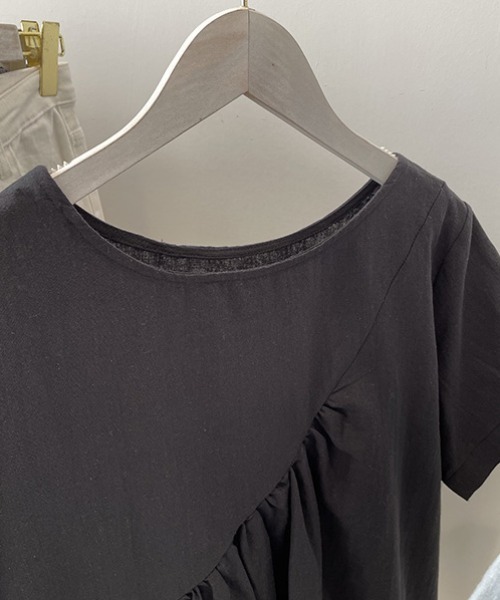 deux amour（ドゥーザムール）の「アシメギャザー半袖ブラウス（Tシャツ/カットソー・レディース・ブラック/グレー/アイボリー・FREE）」の11枚目の写真