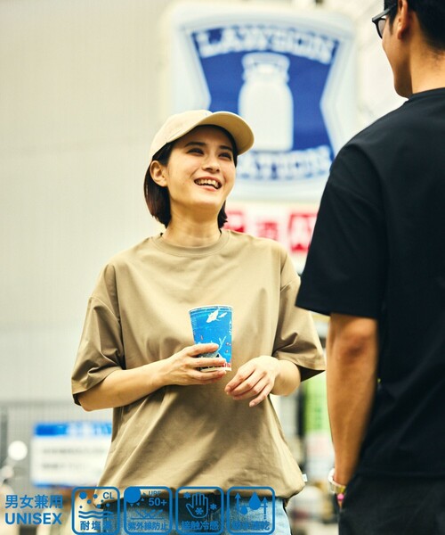 FREAK'S STORE(フリークスストア)の「ローソン×FREAK'S STORE リラックスフィット ラッシュガード クルーネックTシャツ(Tシャツ/カットソー・メンズ・ネイビー/ホワイト/ブラック/ベージュ・SMALL/LARGE/MEDIUM)」の4枚目の写真