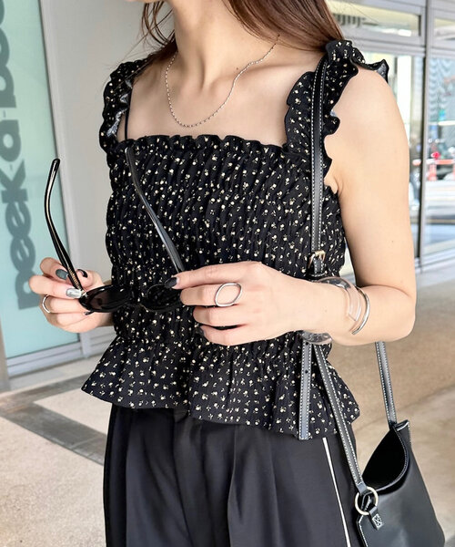 mline（エムライン）の「[mline]花柄シャーリングキャミソール（シャツ/ブラウス・レディース・ブラック/レッド/イエロー・FREE）」の2枚目の写真