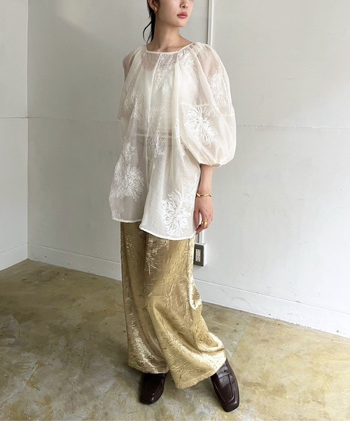 Jewelobe（ジュエローブ）の「ボリュームスリーブ刺繍シアーチュニック（シャツ/ブラウス・レディース・アイボリー/ブラック・FREE）」の7枚目の写真