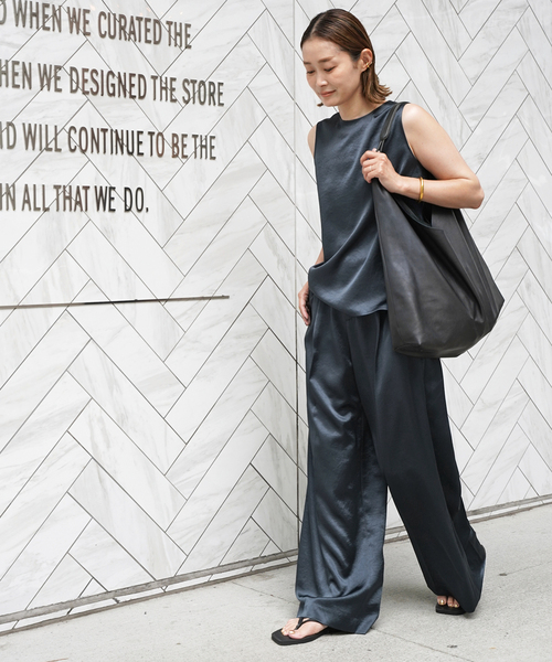 Deuxieme Classe(ドゥーズィエムクラス)の「Minimal Satin ブラウス(シャツ/ブラウス・レディース・ネイビー/ブラック・FREE)」の4枚目の写真