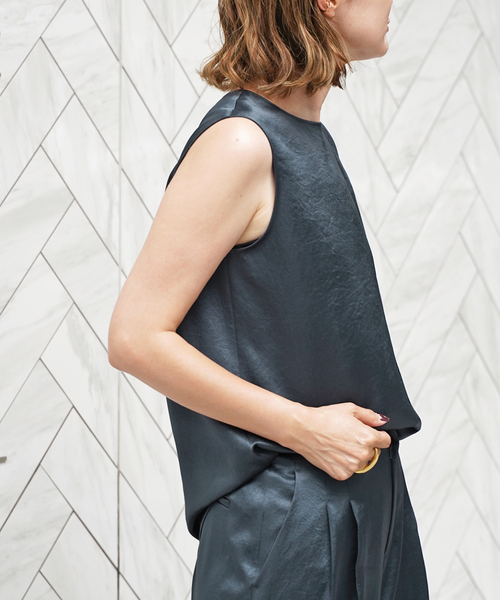Deuxieme Classe(ドゥーズィエムクラス)の「Minimal Satin ブラウス(シャツ/ブラウス・レディース・ネイビー/ブラック・FREE)」の15枚目の写真