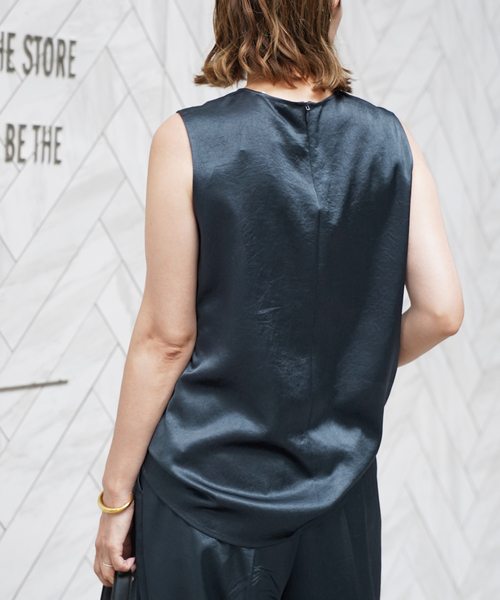 Deuxieme Classe(ドゥーズィエムクラス)の「Minimal Satin ブラウス(シャツ/ブラウス・レディース・ネイビー/ブラック・FREE)」の16枚目の写真