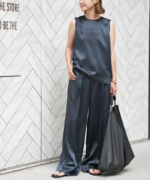 Deuxieme Classe(ドゥーズィエムクラス)の「Minimal Satin ブラウス(シャツ/ブラウス・レディース・ネイビー/ブラック・FREE)」の17枚目の写真