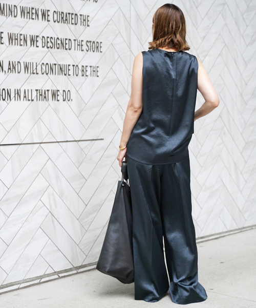 Deuxieme Classe(ドゥーズィエムクラス)の「Minimal Satin ブラウス(シャツ/ブラウス・レディース・ネイビー/ブラック・FREE)」の18枚目の写真