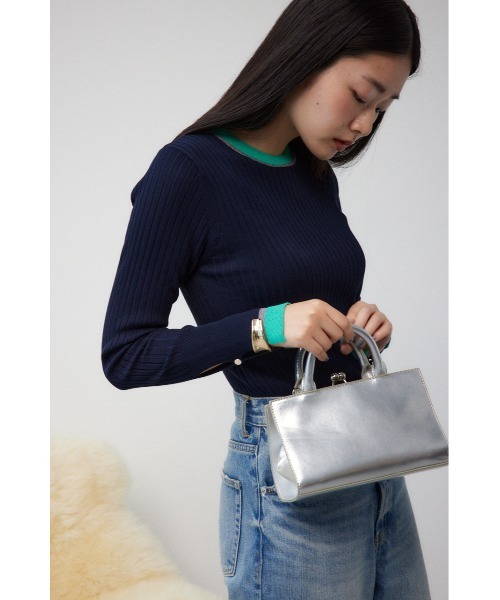 AZUL by moussy(アズールバイマウジー)の「メタルフレームミニバッグ(ハンドバッグ・レディース・シルバー/マジェンタ/ブラック・FREE)」の4枚目の写真