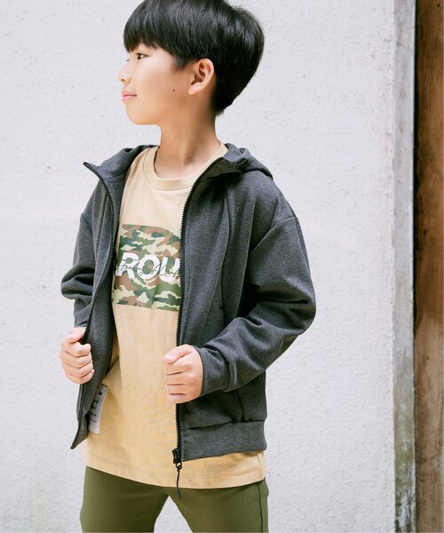 ikka（イッカ）の「【親子コーデ】テックストレッチパーカー（120~160cm）（パーカー・キッズ・チャコールグレー/ブラック・160/150/140/130/120）」の4枚目の写真