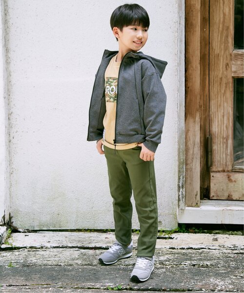 ikka（イッカ）の「【親子コーデ】テックストレッチパーカー（120~160cm）（パーカー・キッズ・チャコールグレー/ブラック・160/150/140/130/120）」の5枚目の写真