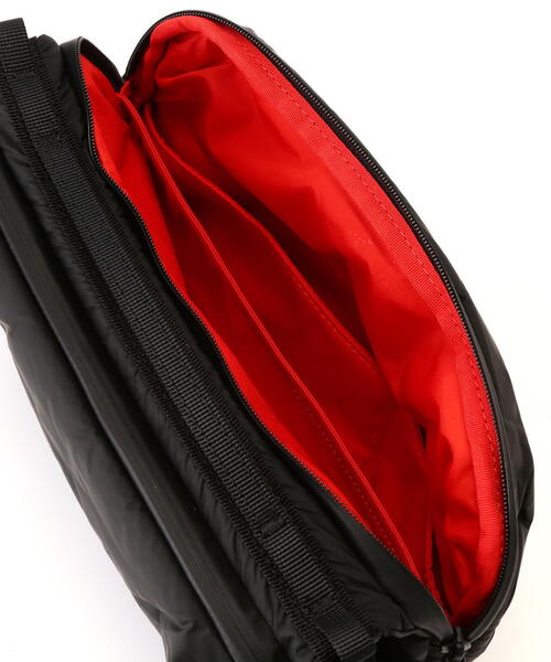 Topologie（トポロジー）の「Topologie/トポロジー   Bottle Sacoche Large Puffer ボトルサコッシュ【バッグ単体】（ショルダーバッグ・メンズ・ブラック/ベージュ・F）」の14枚目の写真