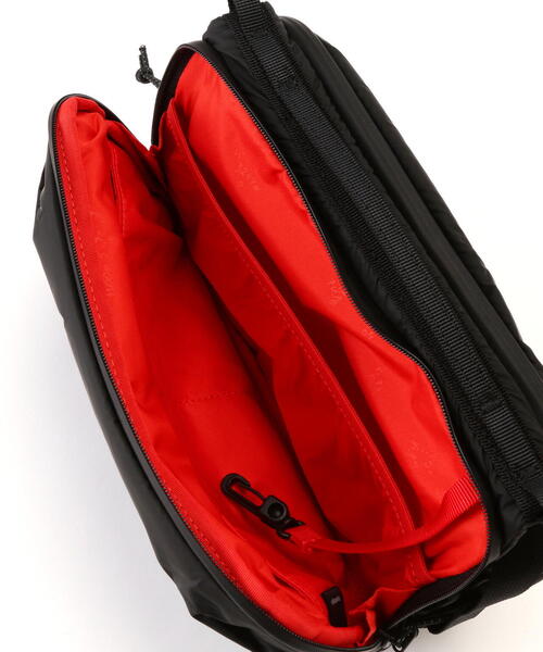 Topologie（トポロジー）の「Topologie/トポロジー   Bottle Sacoche Large Puffer ボトルサコッシュ【バッグ単体】（ショルダーバッグ・メンズ・ブラック/ベージュ・F）」の15枚目の写真