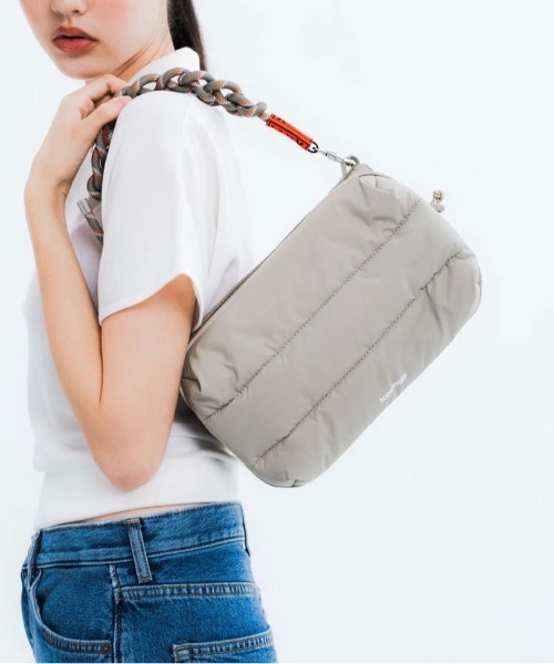 Topologie（トポロジー）の「Topologie/トポロジー   Bottle Sacoche Large Puffer ボトルサコッシュ【バッグ単体】（ショルダーバッグ・メンズ・ブラック/ベージュ・F）」の20枚目の写真