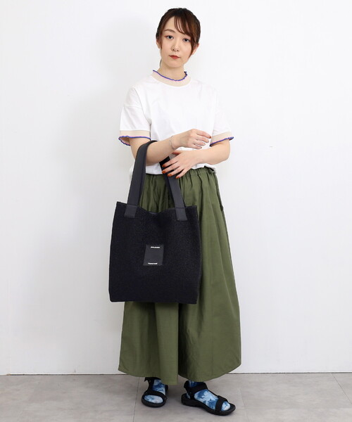 Nananoel(ナナノエル)の「nellie メタリックトートバッグ/A4対応(トートバッグ・レディース・ブラック/シルバー/ブルー/ピンク/サックスブルー/ベージュ・FREE)」の17枚目の写真