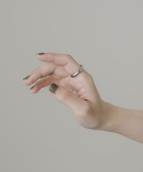 SMELLY(スメリー)の「ステンレスニュアンスシンプルリング(リング・レディース・シルバー・11)」の4枚目の写真