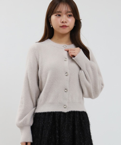 ASTORIA ODIER(アストリアオディール)の「ラメフェザーパールリング釦カーディガン(カーディガン/ボレロ・レディース・ホワイト/チャコールグレー/アイボリー/グレイッシュベージュ・MEDIUM)」の5枚目の写真