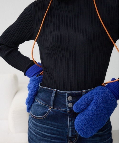 AZUL by moussy（アズールバイマウジー）の「配色ストラップ2WAYボアミトン（手袋・レディース・グレー/ブルー/アイボリー・FREE）」の3枚目の写真