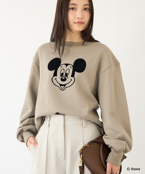 LAVEANGE（ラビアンジェ）の「ミッキー/フロッキープリントスウェット（スウェット・レディース・ブラウン/グレー・4L/3L/LL/M/5L）」の3枚目の写真