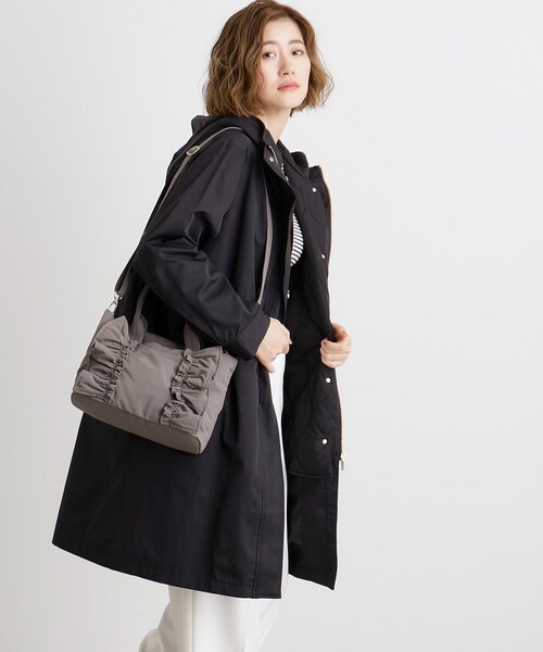 grove（グローブ）の「縦フリルナイロン2WAYトート（トートバッグ・レディース・チャコールグレー/ブラック/ライトグレー/ダークグレー・00）」の8枚目の写真