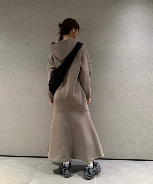 emmi（エミ）の「フーディーカットワンピース（ワンピース・レディース・ネイビー/ライトベージュ/オリーブ・0/1）」の6枚目の写真