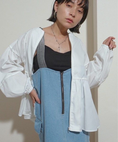 palm RICHE(ポームリシュ)の「パイピングデザイン ペプラムギャザー ジップブラウス(シャツ/ブラウス・レディース・ブラック/オフホワイト/ライトパープル・M)」の1枚目の写真